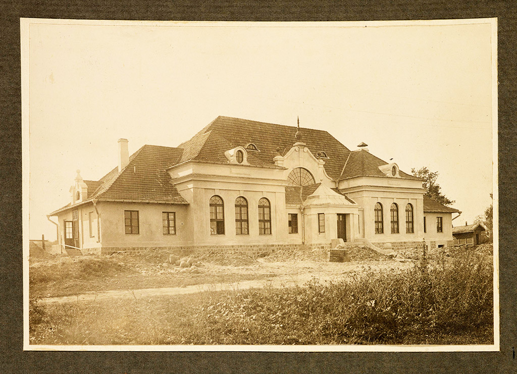 Dworzec w Bielsku. Fotografia z lat 30. XX wieku.